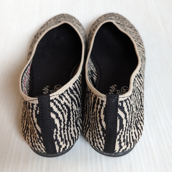 SKECHERS Air Cooled Memory Foam Zebra Striped Knit Ballet Flats - Picture 4 of 10